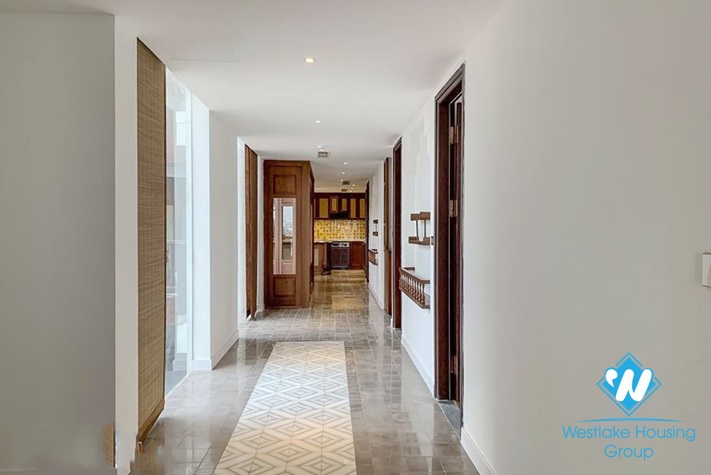 Spectacular lake-view 3 bedrooms apartment for rent in Dang Thai Mai area, Tay Ho